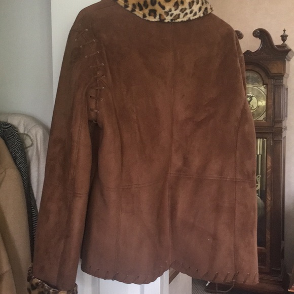 Boutique coat. Suede feel outside, faux fur liner - Picture 8 of 8